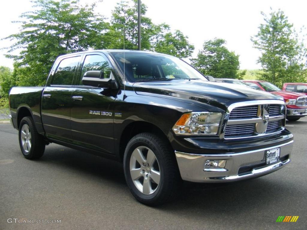 2011 Ram 1500 Big Horn Crew Cab 4x4 - Brilliant Black Crystal Pearl / Dark Slate Gray/Medium Graystone photo #2