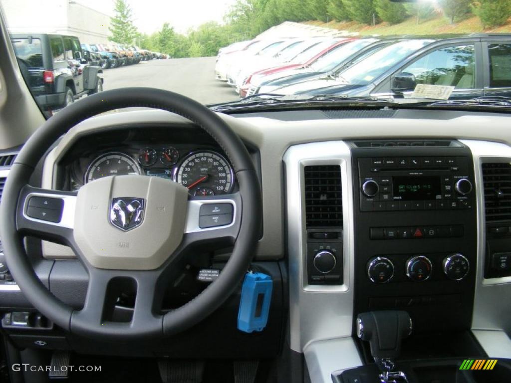 2011 Ram 1500 Big Horn Crew Cab 4x4 - Brilliant Black Crystal Pearl / Dark Slate Gray/Medium Graystone photo #8