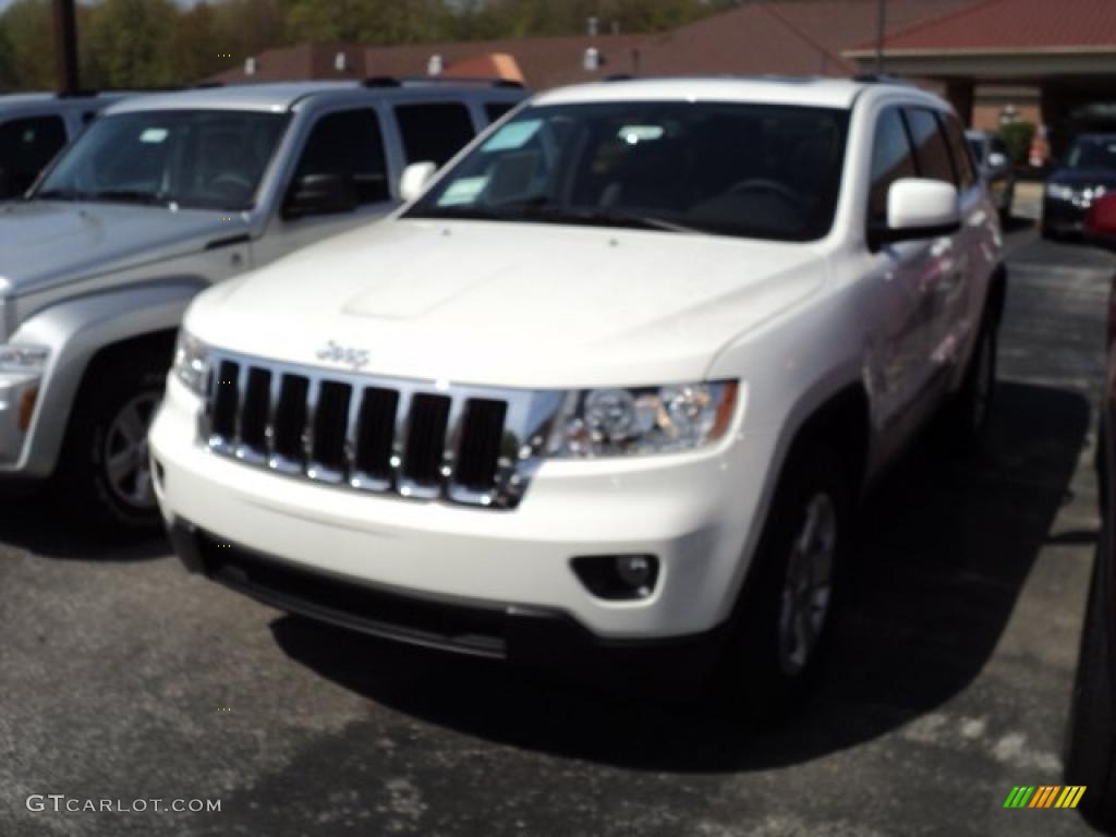 2011 Grand Cherokee Laredo X Package 4x4 - Stone White / Black photo #1