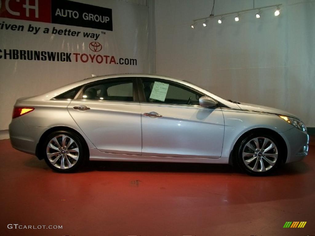 2011 Sonata SE - Radiant Silver / Gray photo #4