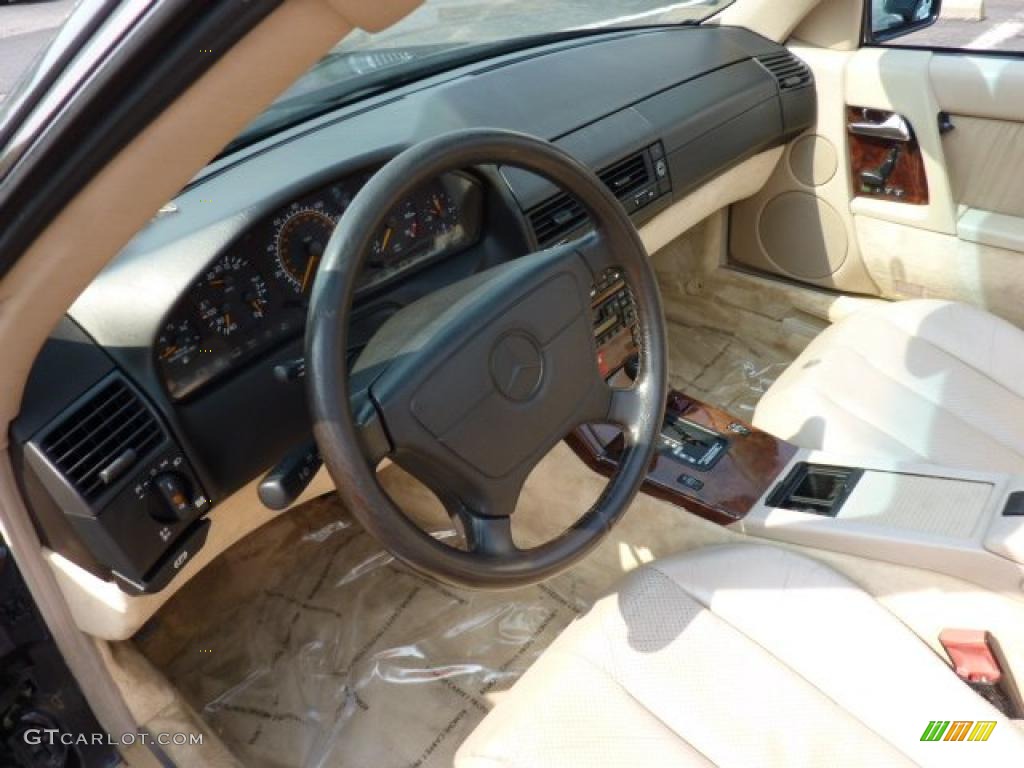 Parchment Beige Interior 1995 Mercedes-Benz SL 320 Roadster Photo #49303089