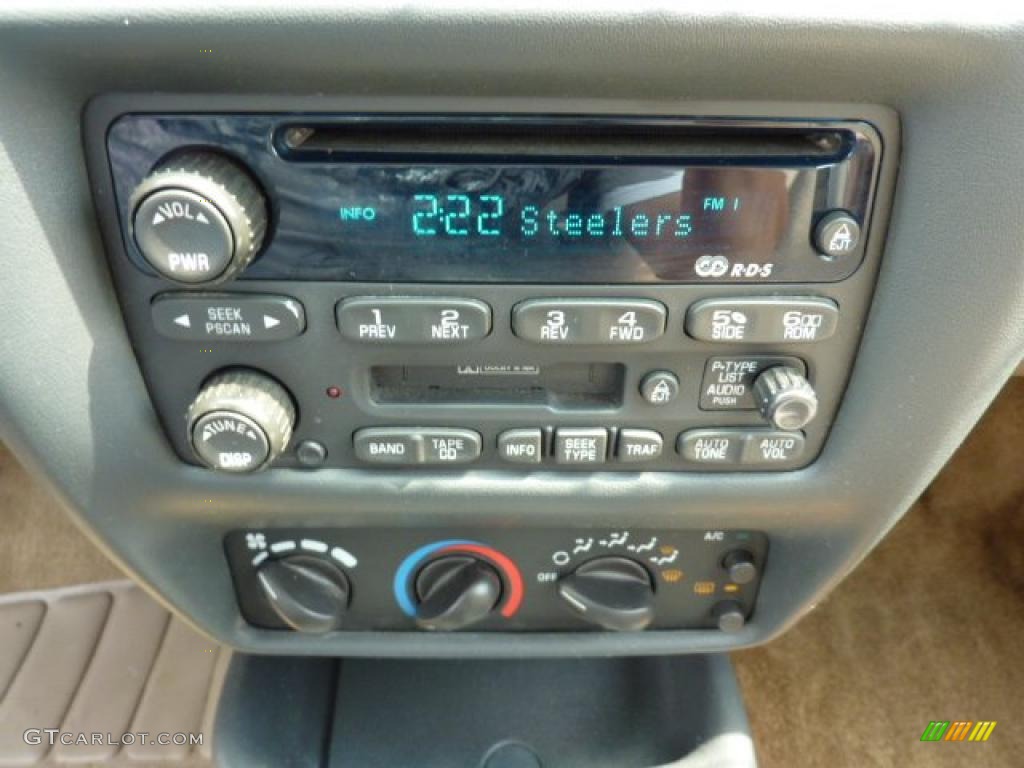 2002 Chevrolet Cavalier LS Sedan Controls Photo #49303815