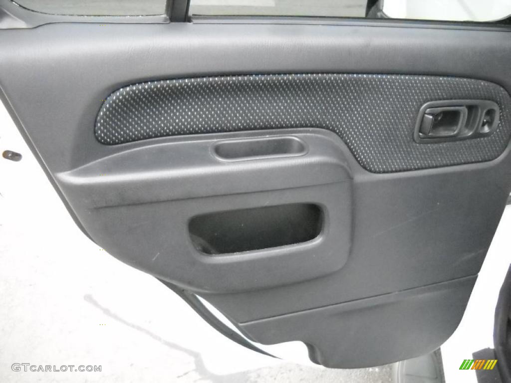 2002 Nissan Xterra SE V6 SC 4x4 Door Panel Photos