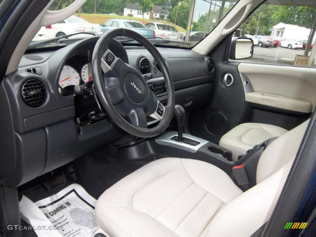 Taupe Interior 2003 Jeep Liberty Limited Photo #49304949