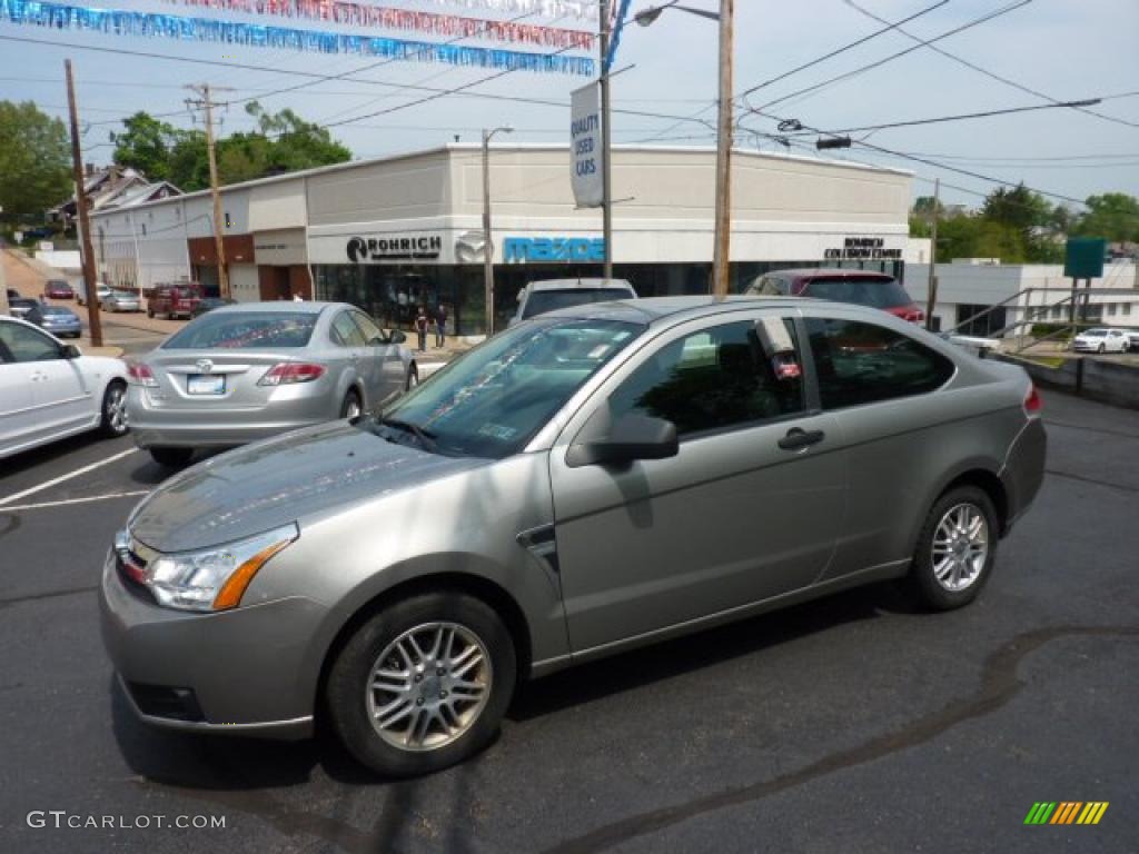 2008 Focus SE Coupe - Vapor Silver Metallic / Charcoal Black photo #1