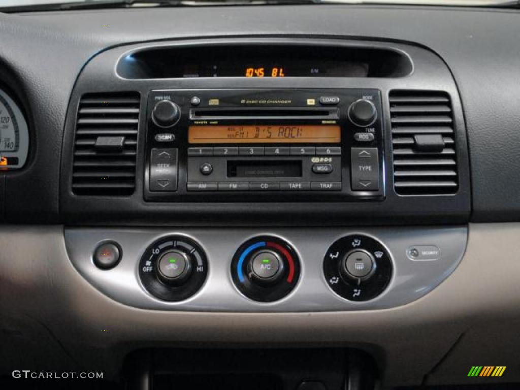 2002 Toyota Camry SE Controls Photo #49306542