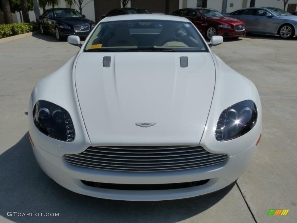 Stratus White 2009 Aston Martin V8 Vantage Coupe Exterior Photo #49308771