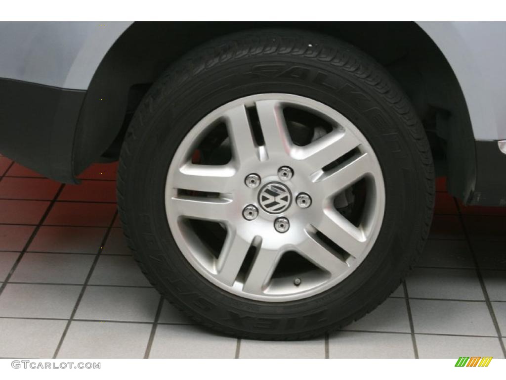 2004 Volkswagen Touareg V8 Wheel Photo #49309788