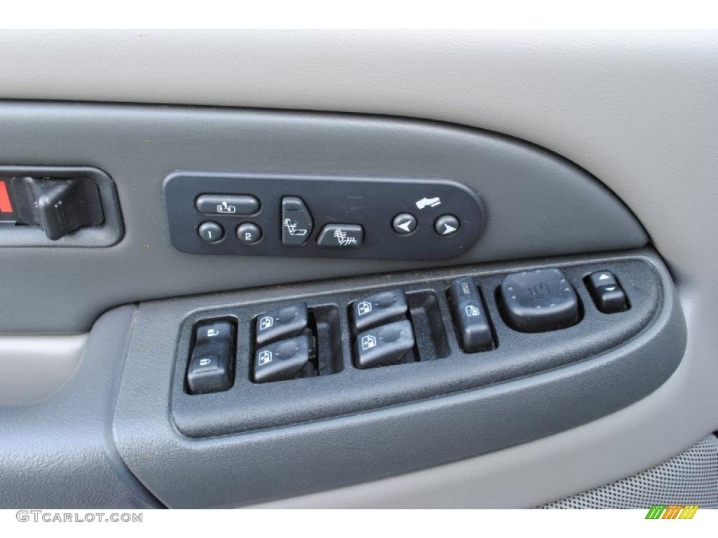2003 GMC Yukon SLT Controls Photo #49311078