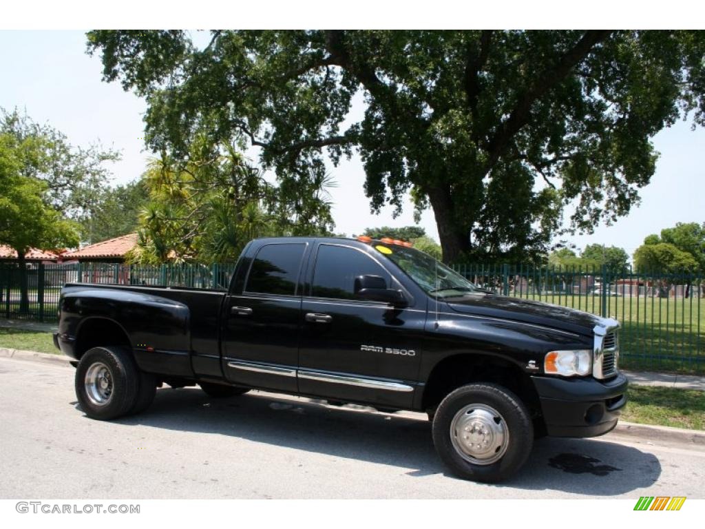 2004 Ram 3500 ST Quad Cab 4x4 Dually - Black / Taupe photo #13