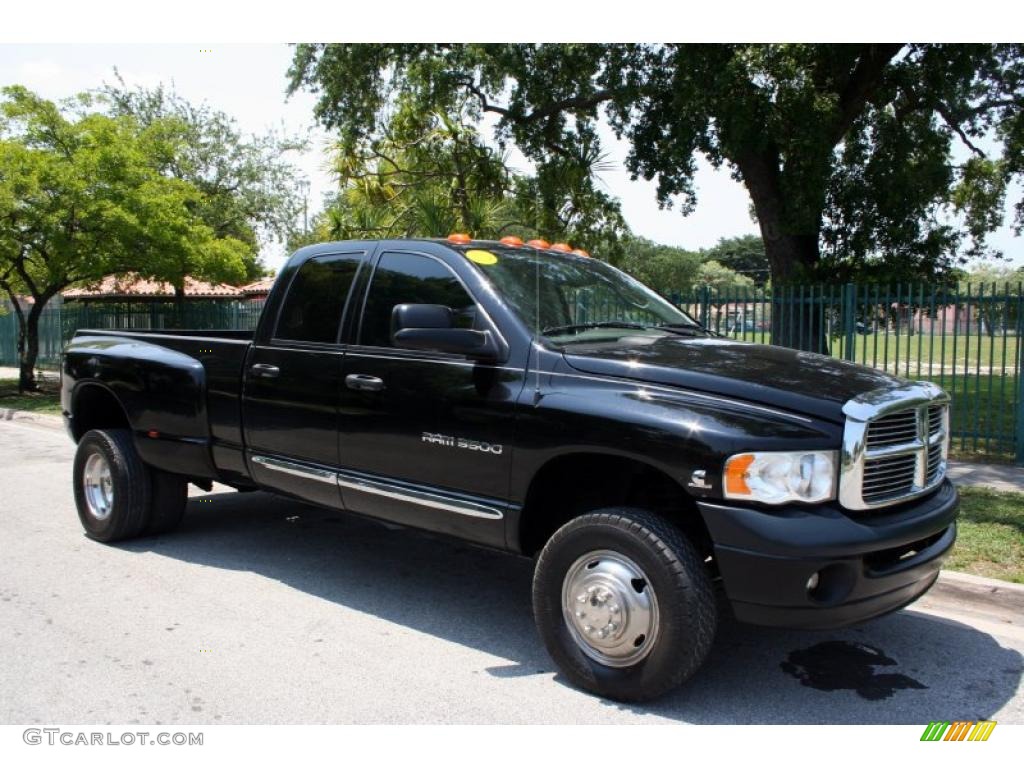 2004 Ram 3500 ST Quad Cab 4x4 Dually - Black / Taupe photo #14