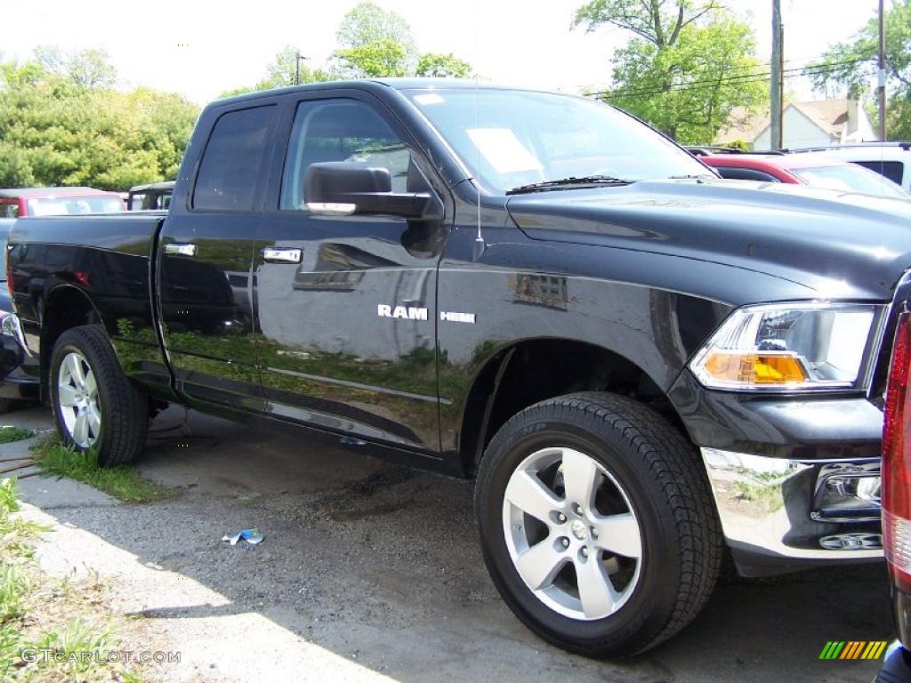 2009 Ram 1500 Big Horn Edition Quad Cab 4x4 - Brilliant Black Crystal Pearl / Light Pebble Beige/Bark Brown photo #3