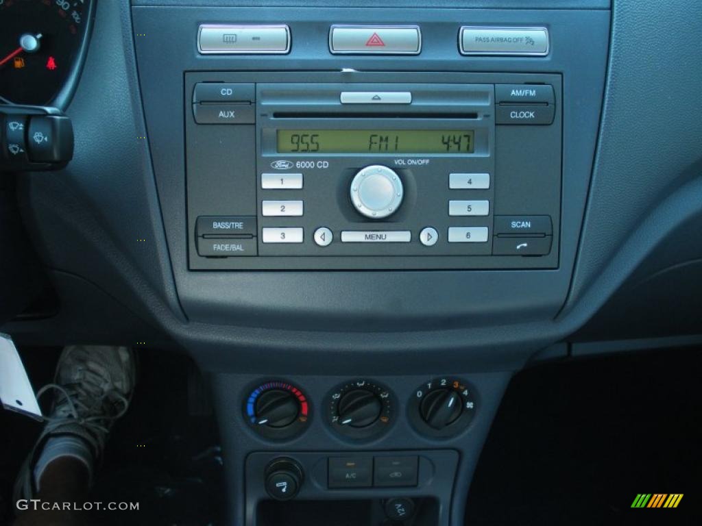 2011 Ford Transit Connect XLT Cargo Van Controls Photo #49317723