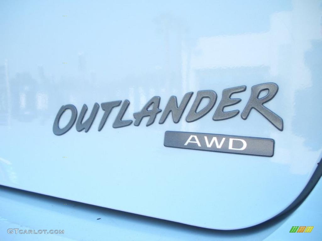 2003 Mitsubishi Outlander XLS 4WD Marks and Logos Photos