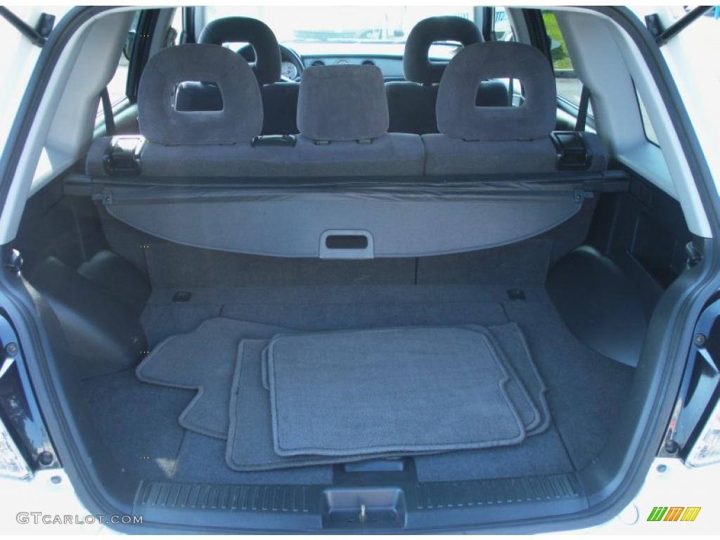 2003 Mitsubishi Outlander XLS 4WD Trunk Photos