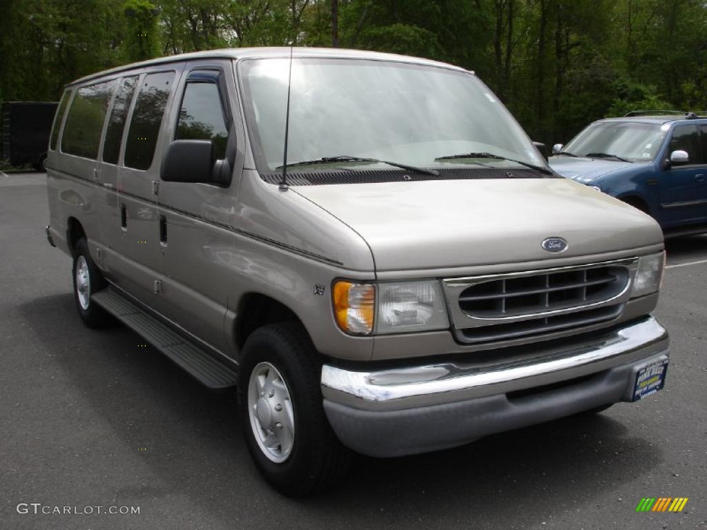 2002 E Series Van E350 XLT 15 Passenger - Light Parchment Gold Metallic / Medium Parchment photo #3