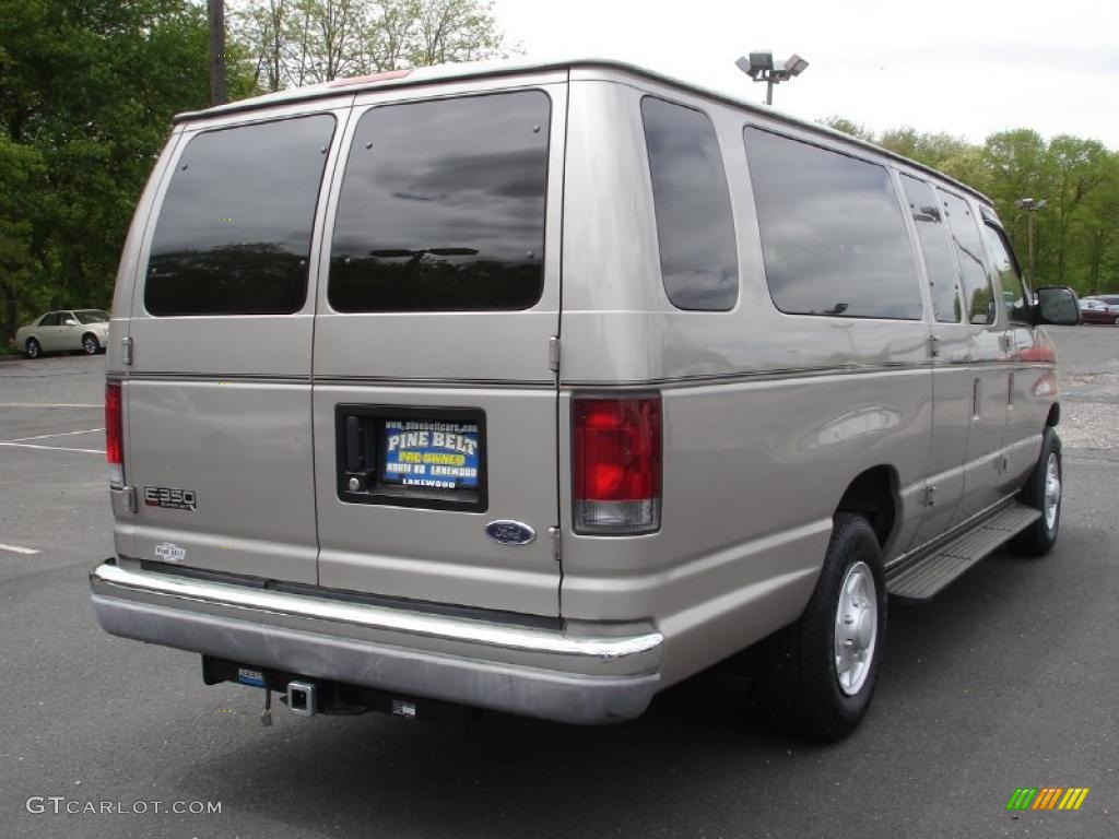 2002 E Series Van E350 XLT 15 Passenger - Light Parchment Gold Metallic / Medium Parchment photo #4