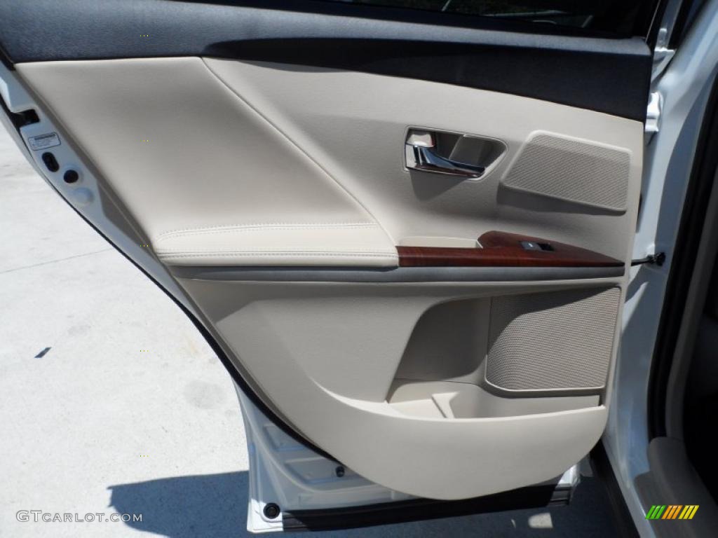 2011 Toyota Venza V6 Ivory Door Panel Photo #49320021