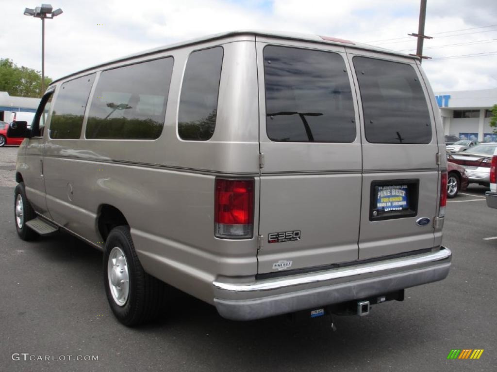 2002 E Series Van E350 XLT 15 Passenger - Light Parchment Gold Metallic / Medium Parchment photo #6