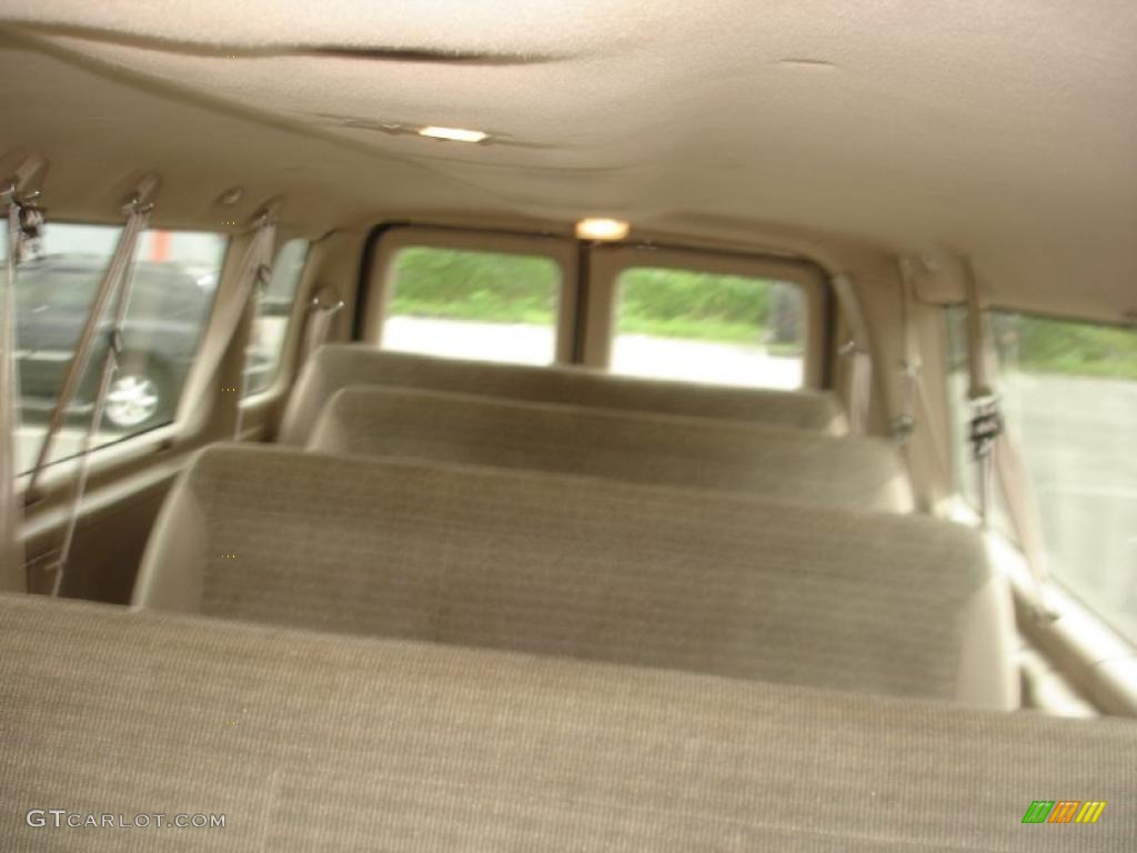2002 E Series Van E350 XLT 15 Passenger - Light Parchment Gold Metallic / Medium Parchment photo #12
