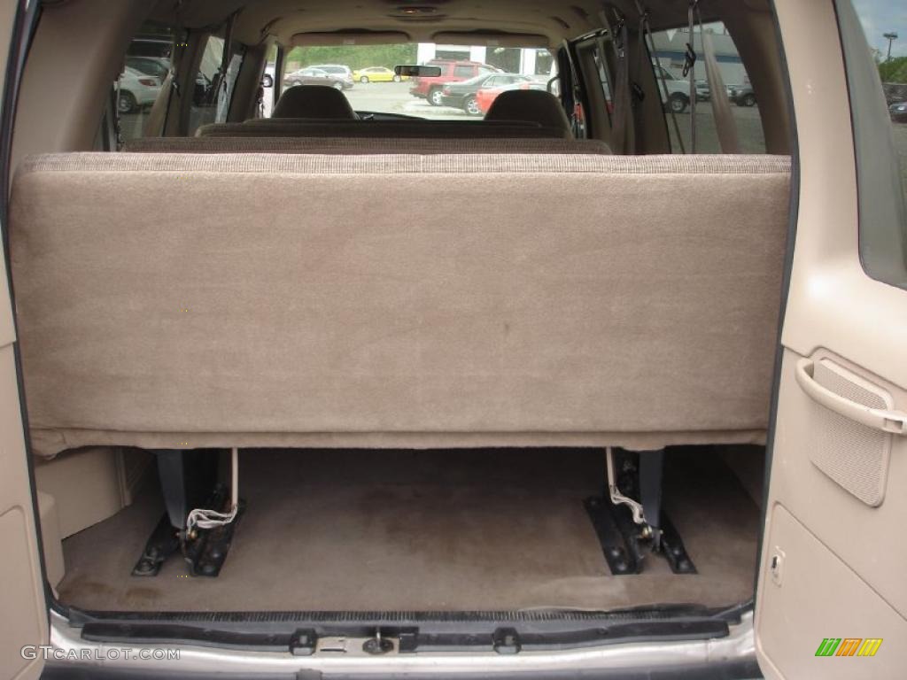 2002 E Series Van E350 XLT 15 Passenger - Light Parchment Gold Metallic / Medium Parchment photo #13