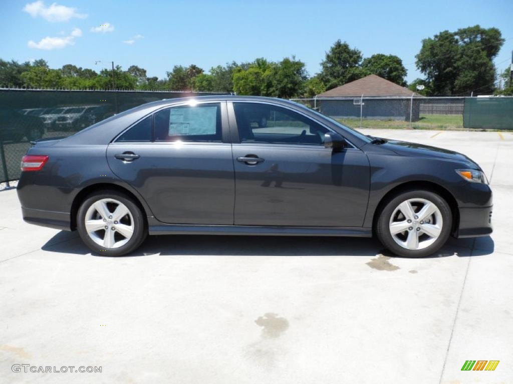 2011 Camry SE - Magnetic Gray Metallic / Dark Charcoal photo #2