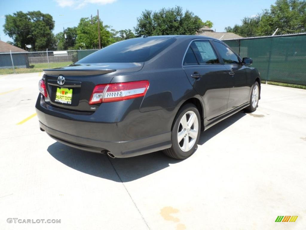 2011 Camry SE - Magnetic Gray Metallic / Dark Charcoal photo #3