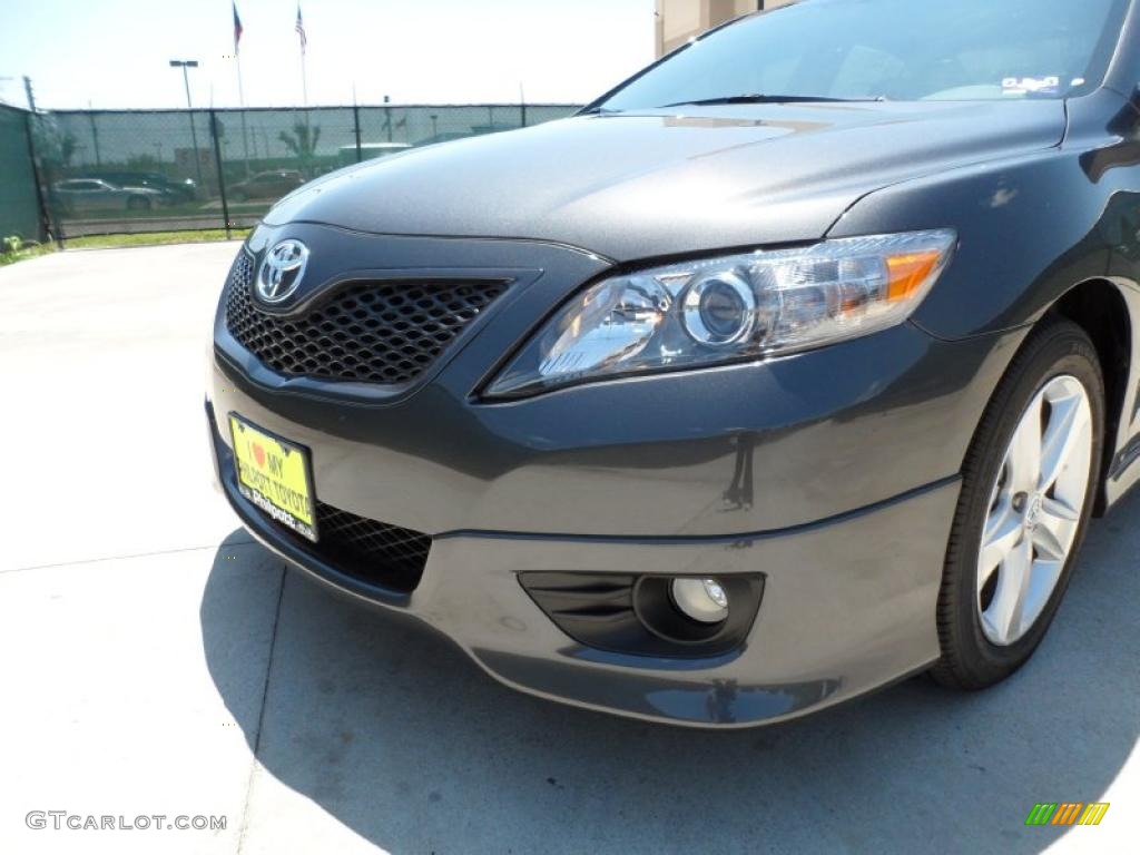 2011 Camry SE - Magnetic Gray Metallic / Dark Charcoal photo #10