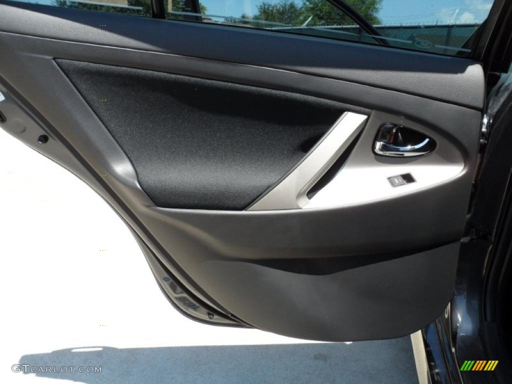 2011 Camry SE - Magnetic Gray Metallic / Dark Charcoal photo #20