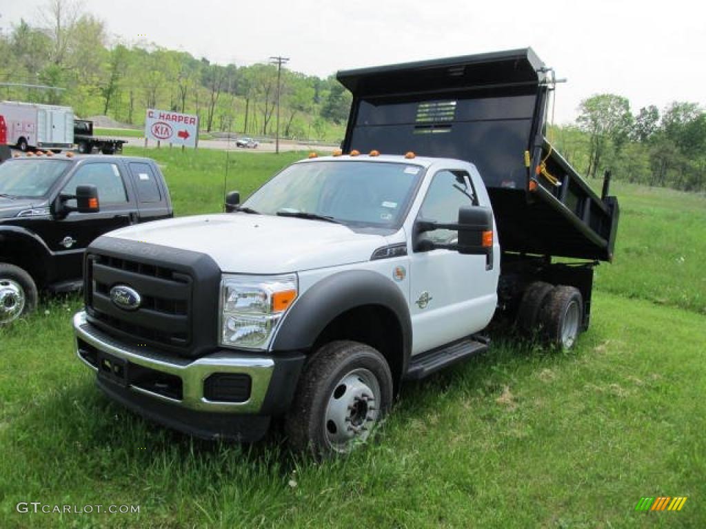 Oxford White 2011 Ford F550 Super Duty XL Regular Cab 4x4 Dump Truck Exterior Photo #49323363