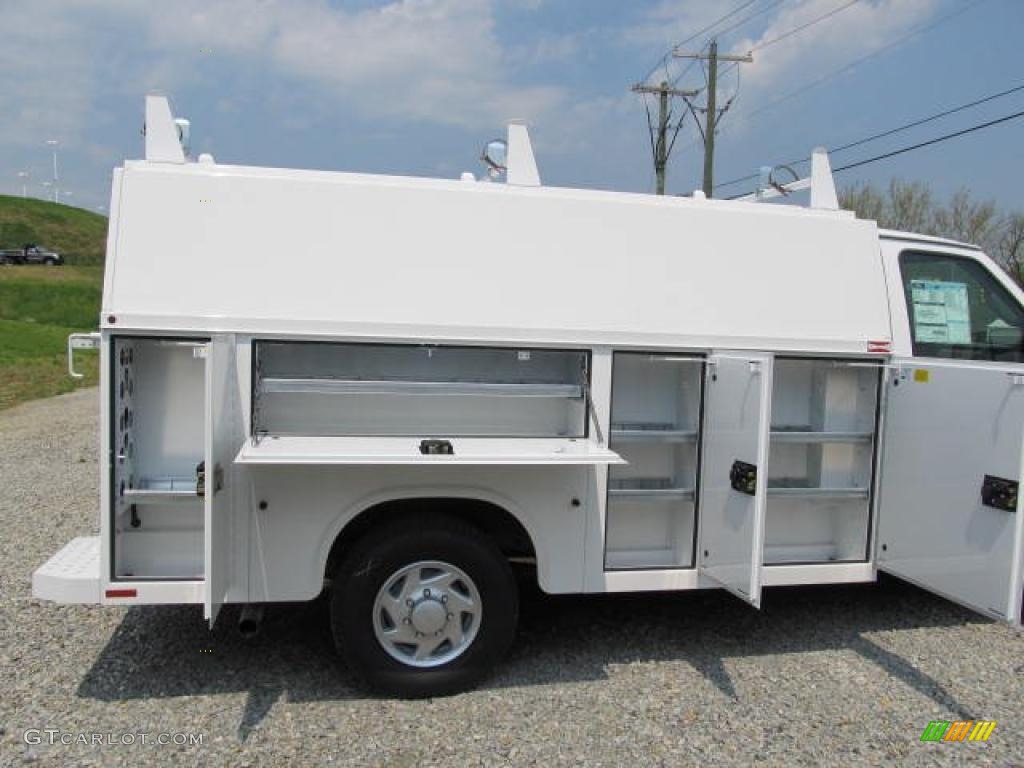 Oxford White 2011 Ford E Series Cutaway E350 Commercial Utility Truck Exterior Photo #49323868