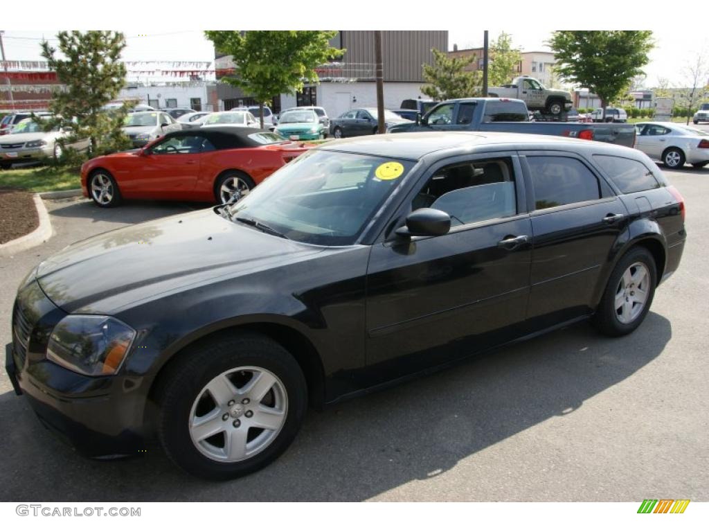 Brilliant Black Crystal Pearl Dodge Magnum