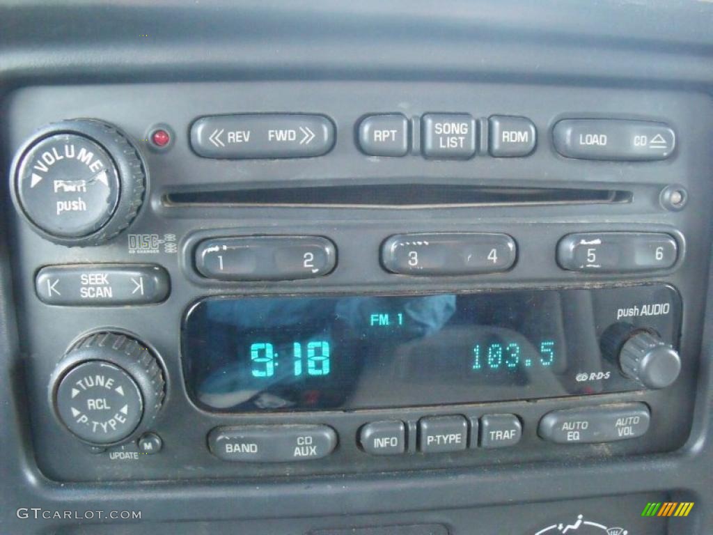 2003 Chevrolet Tahoe LS Controls Photo #49338483