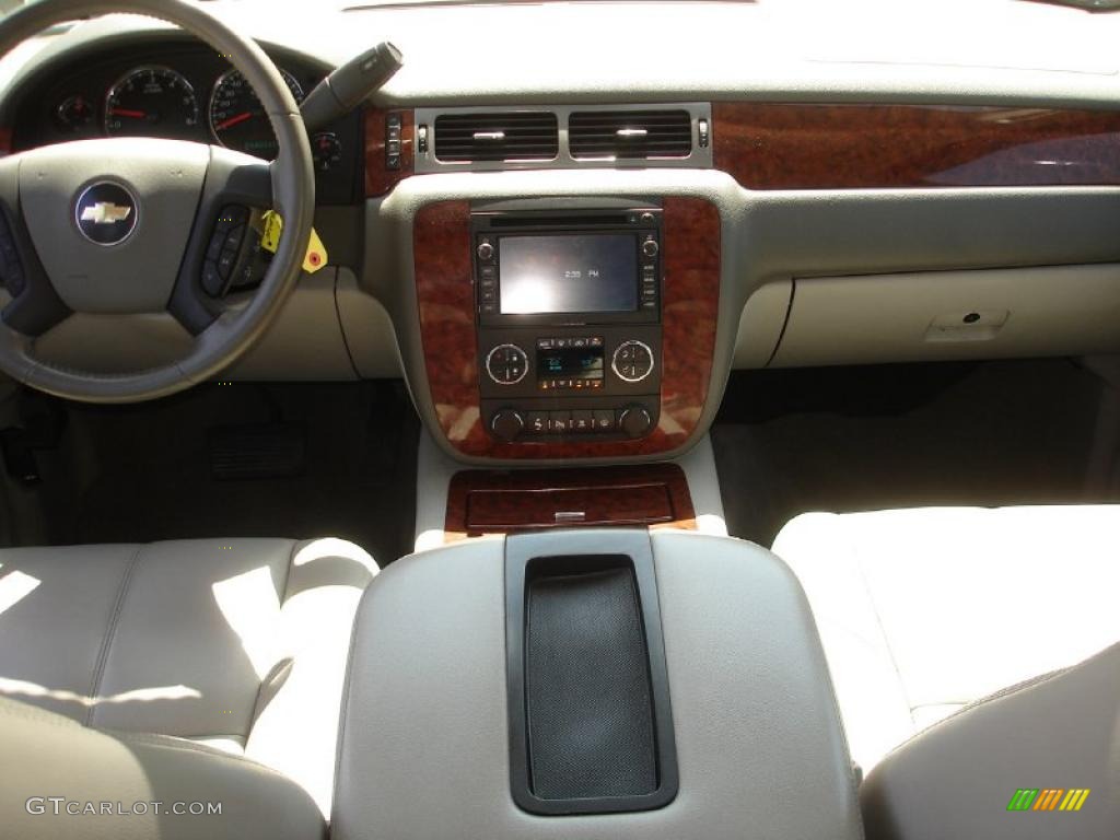 2008 Chevrolet Avalanche LTZ 4x4 Ebony/Light Cashmere Dashboard Photo #49339296