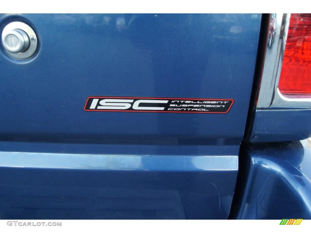 2002 Isuzu Rodeo LSE 4WD Marks and Logos Photos