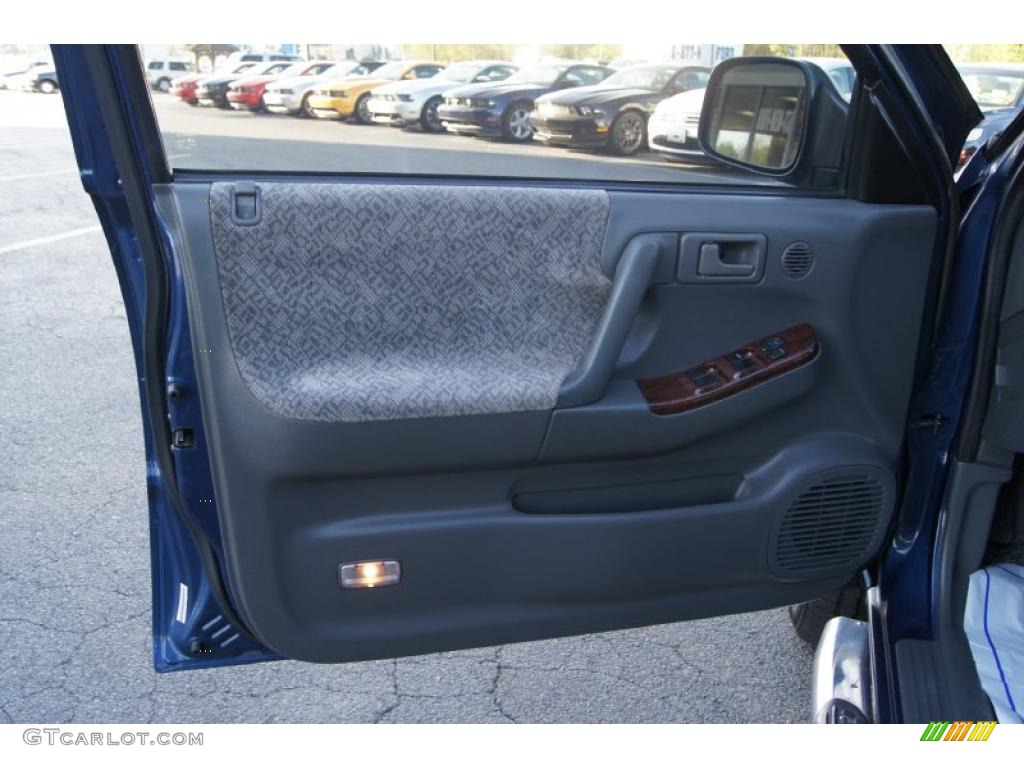 2002 Isuzu Rodeo LSE 4WD Door Panel Photos