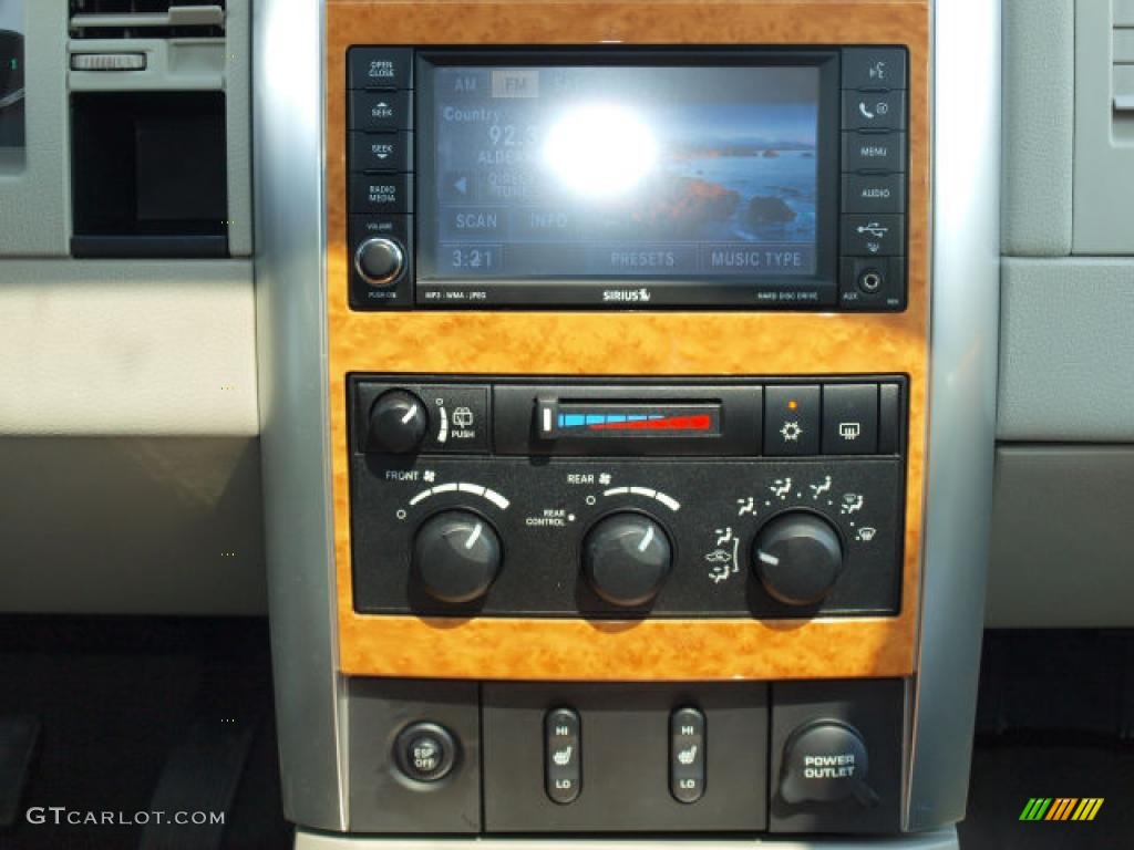 2009 Chrysler Aspen Limited 4x4 Controls Photo #49345206