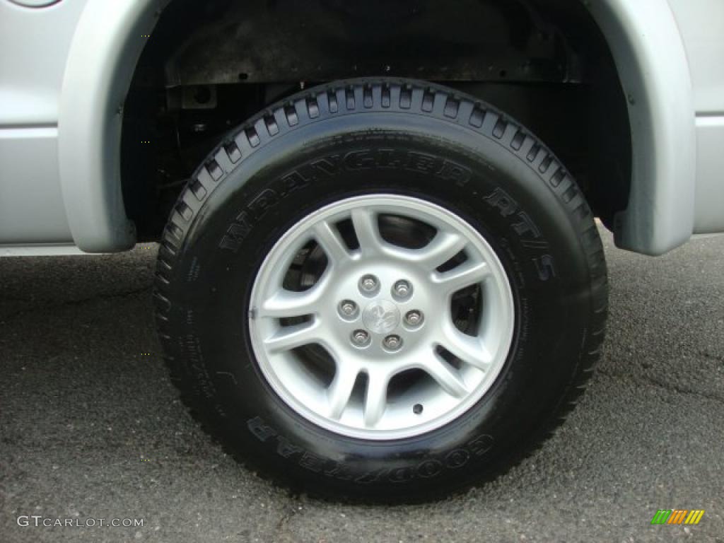 2003 Dakota SXT Quad Cab 4x4 - Bright Silver Metallic / Dark Slate Gray photo #26