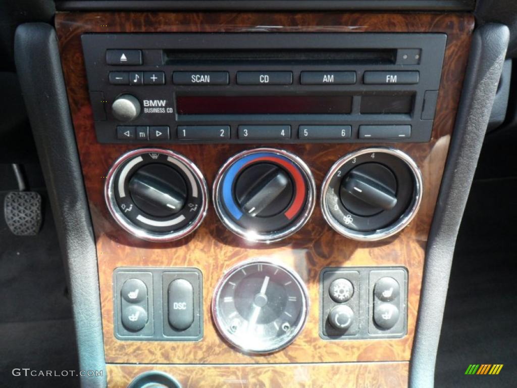 2002 BMW Z3 2.5i Roadster Controls Photo #49345659