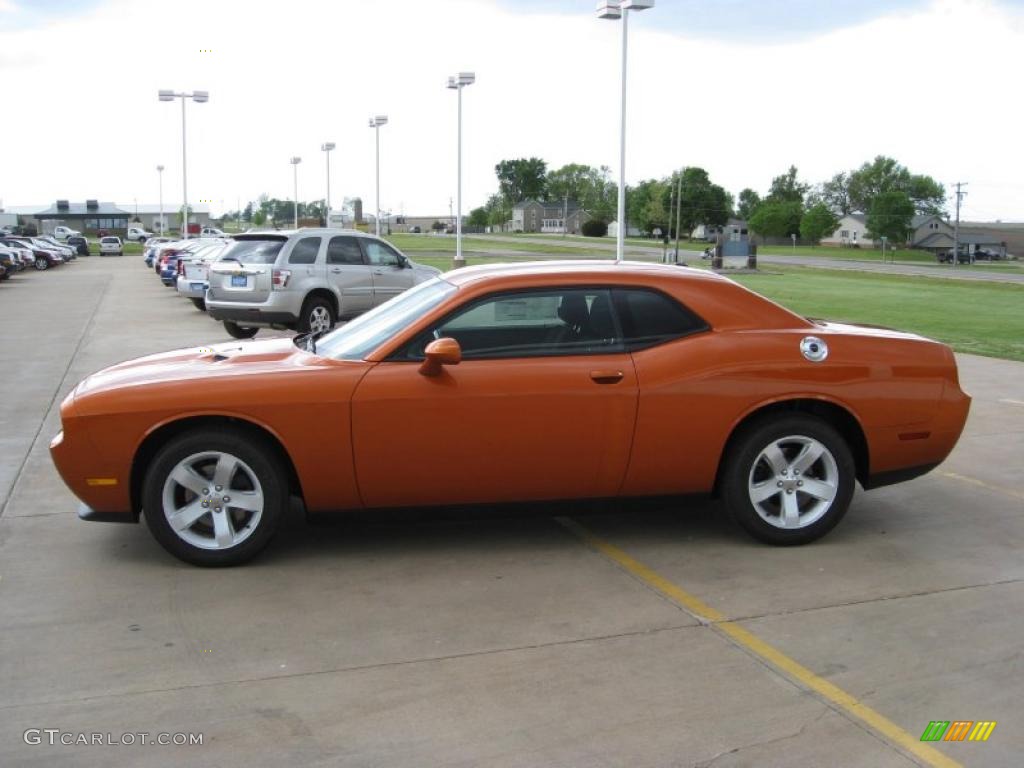 2011 Challenger SE - Toxic Orange Pearl / Dark Slate Gray photo #18