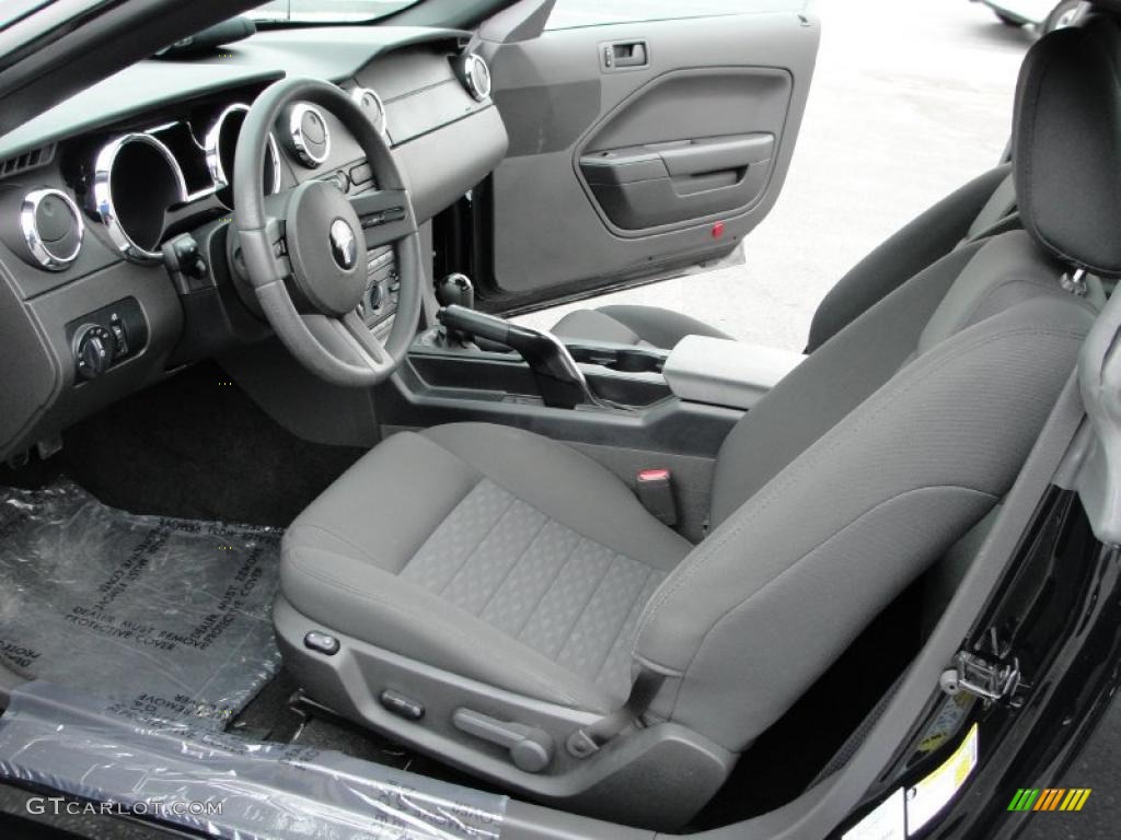 Dark Charcoal Interior 2006 Ford Mustang GT Deluxe Coupe Photo #49346808