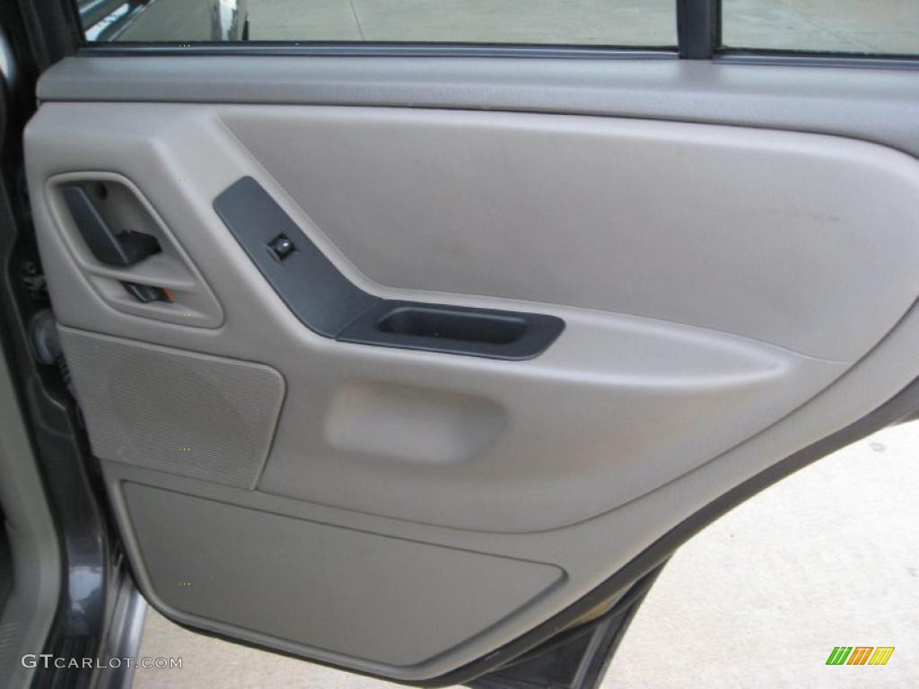 2004 Grand Cherokee Laredo 4x4 - Graphite Metallic / Taupe photo #16