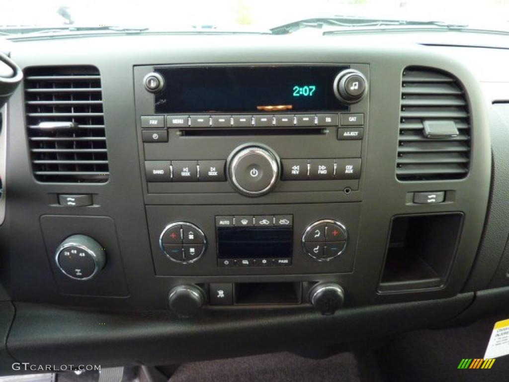 2011 Chevrolet Silverado 2500HD LT Extended Cab 4x4 Controls Photo #49351585