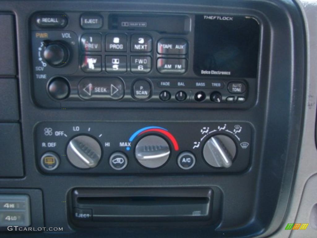 1999 Chevrolet Suburban K1500 LS 4x4 Controls Photo #49353313