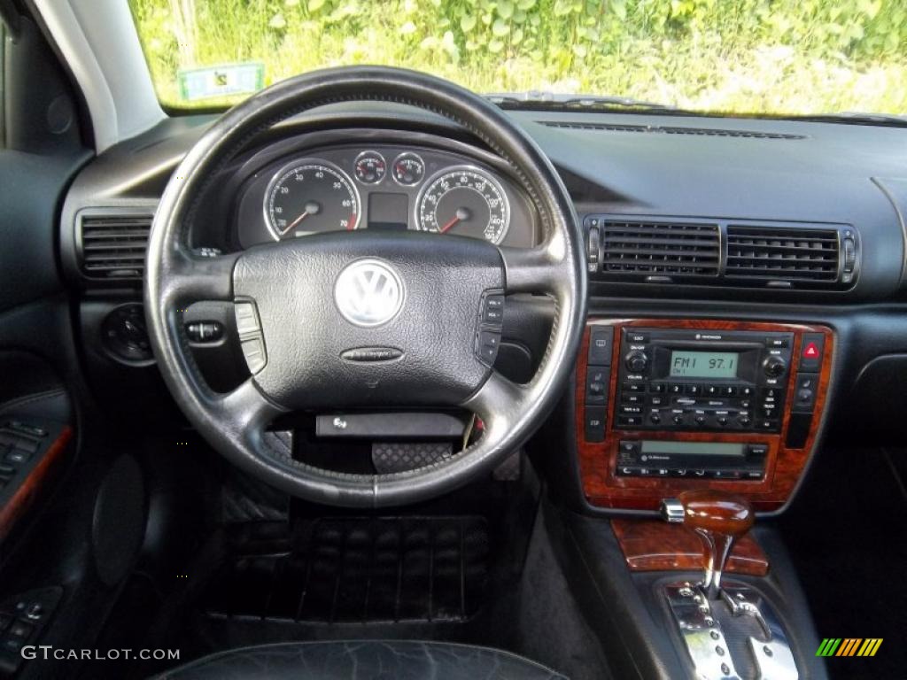 2004 Volkswagen Passat GLX Sedan Anthracite Dashboard Photo #49354474
