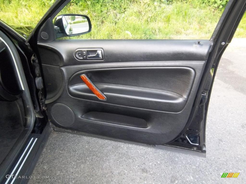 2004 Volkswagen Passat GLX Sedan Anthracite Door Panel Photo #49354552