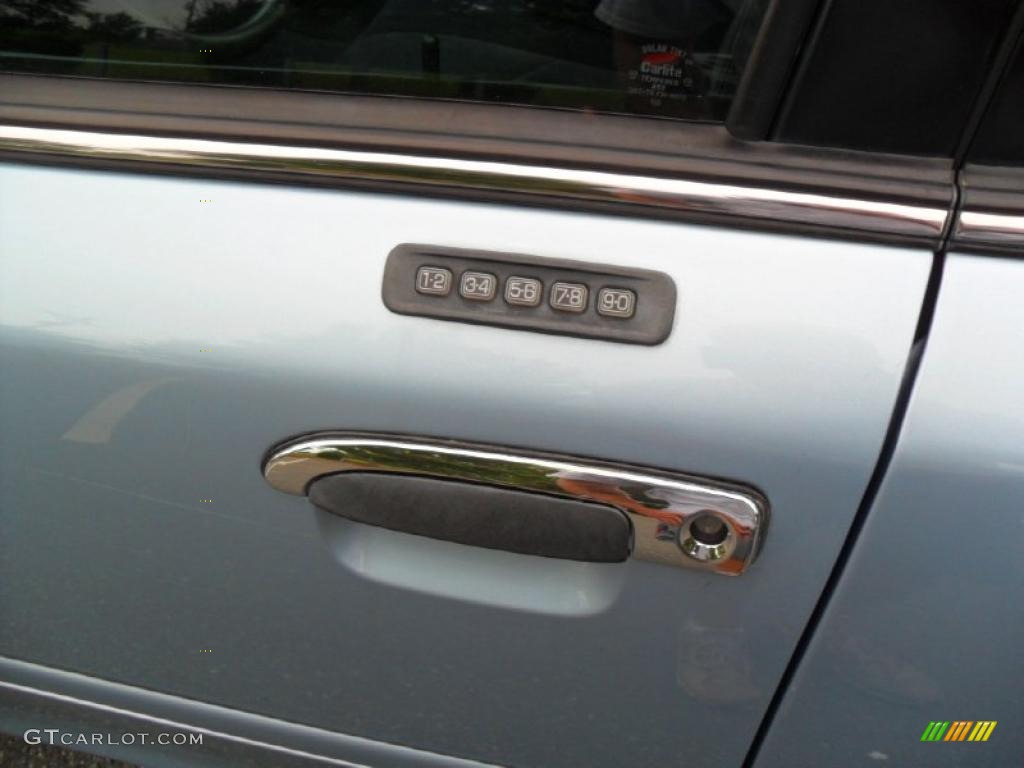 2001 Crown Victoria  - Light Blue Metallic / Dark Denim Blue photo #6