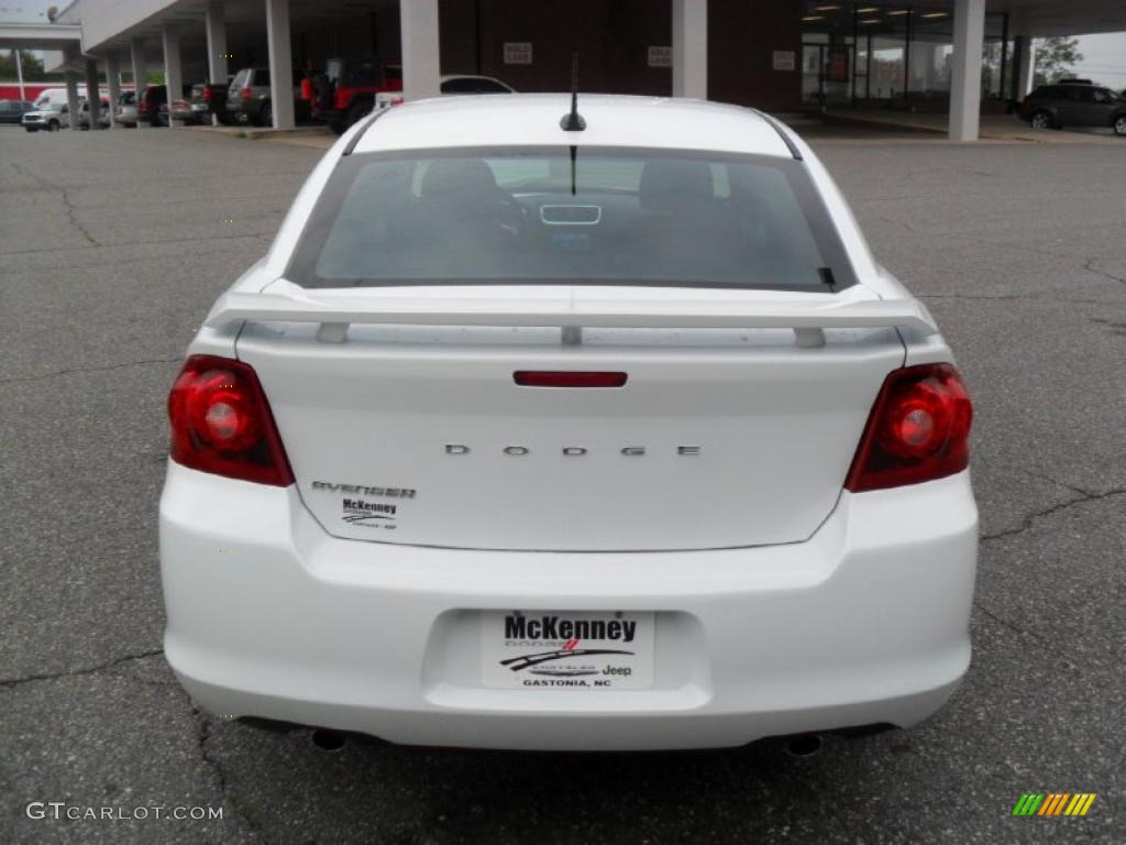 2011 Avenger Mainstreet - Bright White / Black/Red photo #3