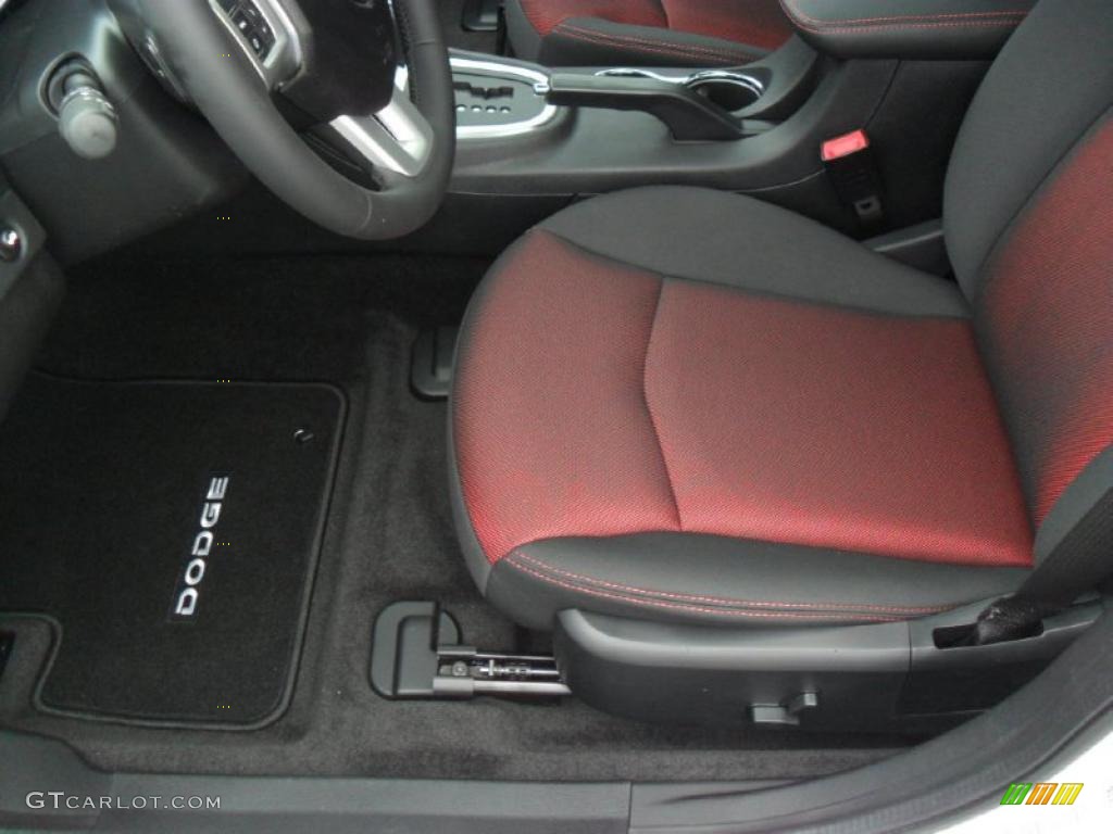 2011 Avenger Mainstreet - Bright White / Black/Red photo #7