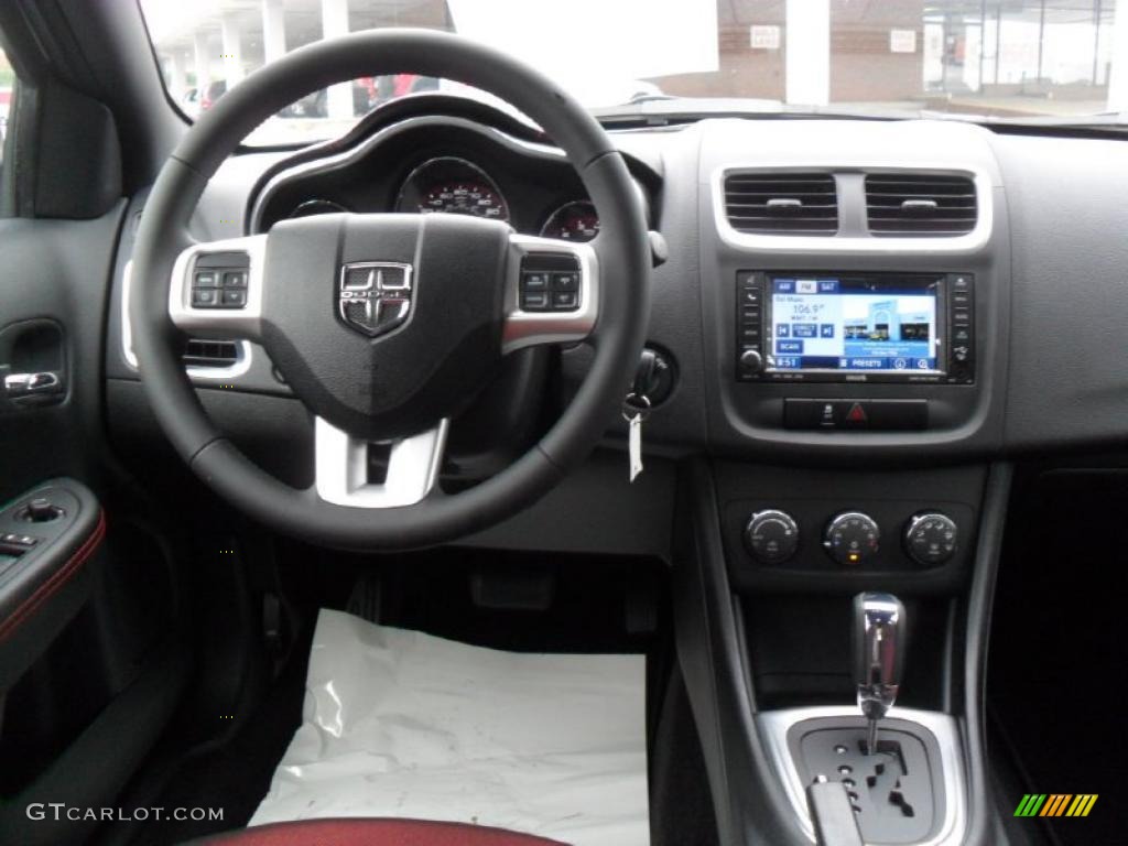 2011 Avenger Mainstreet - Bright White / Black/Red photo #14